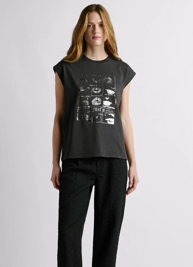Artwork Print T-Shirt Artwork Print T-Shirt