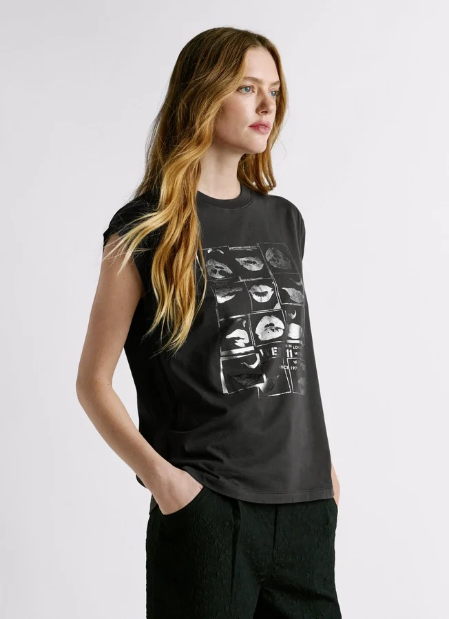 Artwork Print T-Shirt Artwork Print T-Shirt