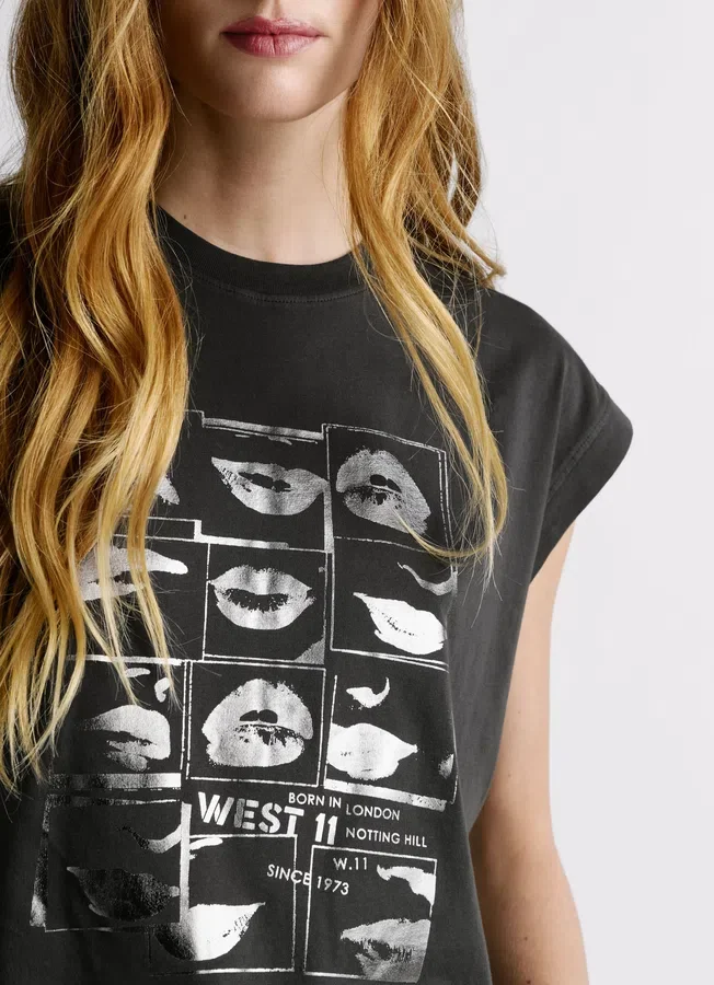 Artwork Print T-Shirt Artwork Print T-Shirt