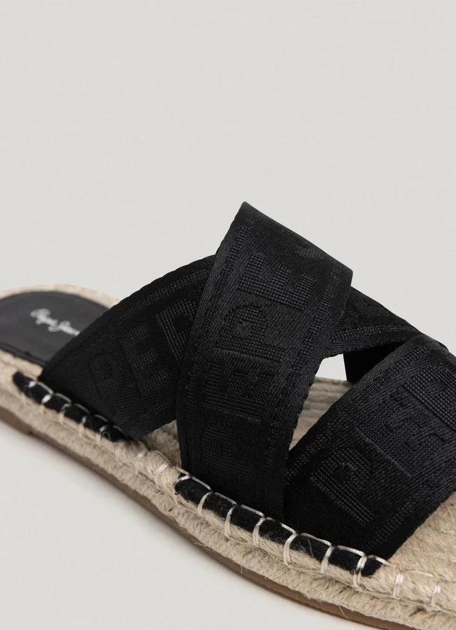 Flat Sandals with Crossed Straps Flat Sandals with Crossed Straps