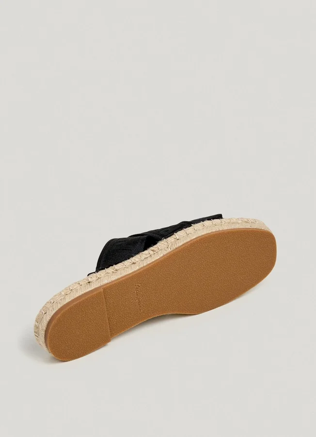 Flat Sandals with Crossed Straps Flat Sandals with Crossed Straps