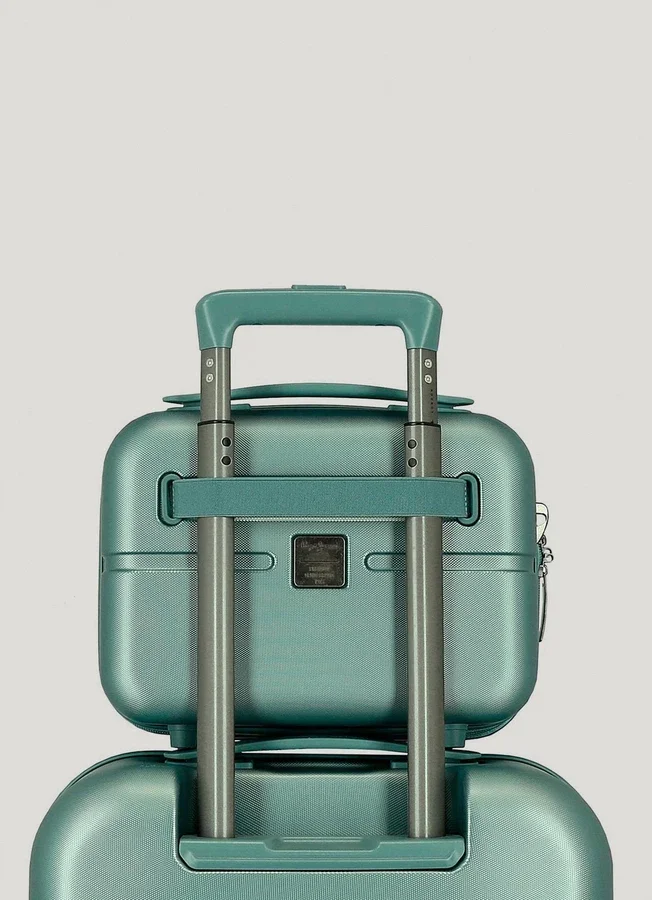 Hard-Shell Travel Bag Hard-Shell Travel Bag