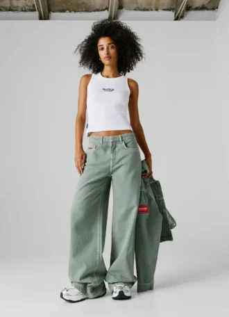 Mid-Rise Wide Fit Jeans