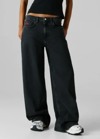 Mid-Rise Wide Fit Jeans