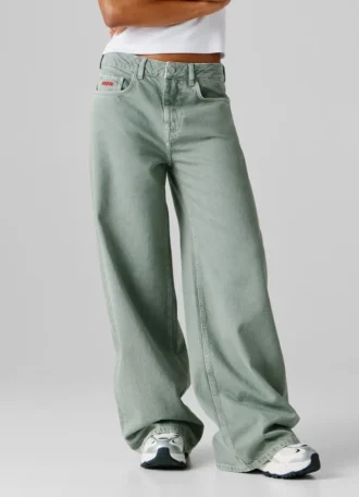 Mid-Rise Wide Fit Jeans