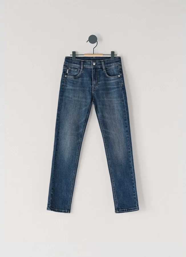 Straight Fit Mid-Rise Jeans – Cash Straight Fit Mid-Rise Jeans – Cash