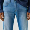 Straight Fit Mid-Rise Jeans – Cash