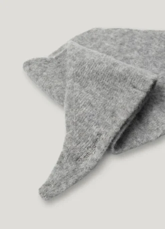 Triangular Knit Scarf