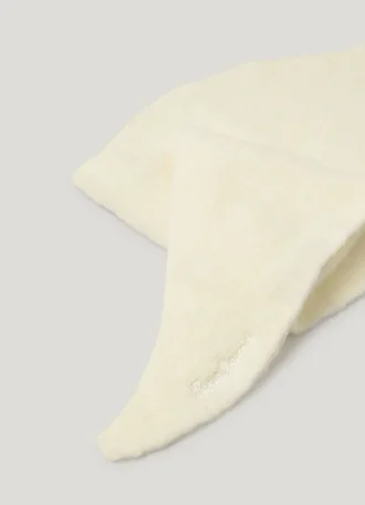 Triangular Knit Scarf